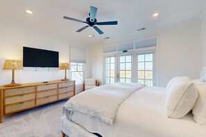 5 bedrooms, desk, travel cot, free WiFi