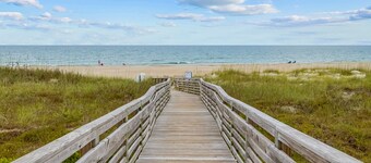 Cheery coastal condo with balcony, AC, W/D, 2 pools, grills, & beach access