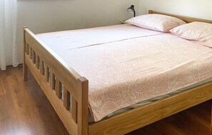 2 quartos, ferros/tábuas de passar roupa, Wi-Fi de cortesia