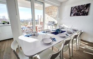 Dining - Amazing home in Privlaka with sauna (Privlaka)