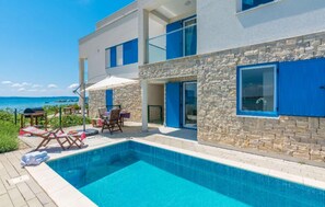 A heated pool - Lovely home in Privlaka (Privlaka)