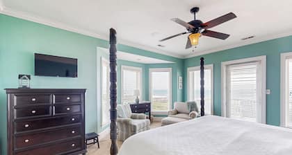 Oceanfront home with direct beach access and movie room