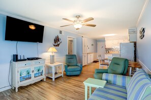 TV - 1st-floor pool-view condo with outdoor pool, beach access, balcony, W/D, & AC (Atlantic Beach)