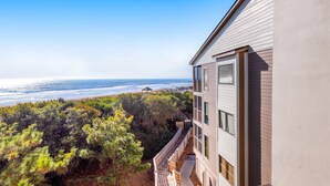 A modern building with a balcony overlooking a beach and ocean. - 3rd Floor Oceanfront Condo w/Great Ocean and Pool Views and Shared Pools (Atlantic Beach)
