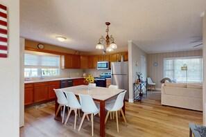Interior - Ocean Breeze: Coastal home with patio, close to beach and local attractions (Salter Path)