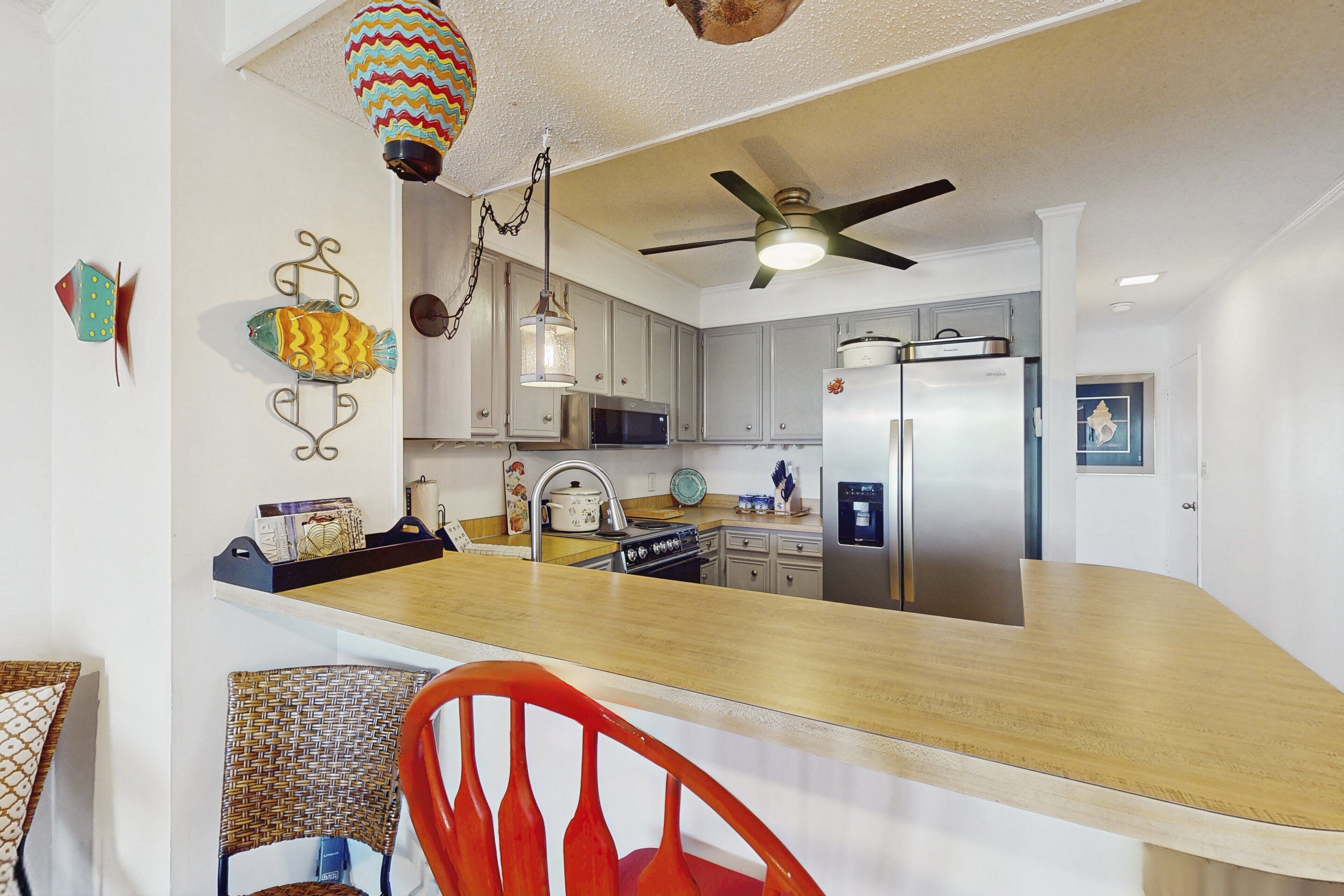 Geladeira, micro-ondas, fogão, cooktop