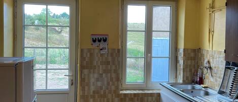 Microonde, forno, piano cottura, lavastoviglie