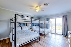 4 bedrooms, Internet, bed sheets