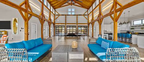 تلفزيون، تنس طاولة، كُتُب