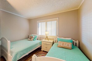 3 bedrooms, desk, iron/ironing board, free WiFi