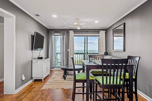 Dining - Modern waterfront gem with pools, direct beach access, WiFi & balcony (Atlantic Beach)
