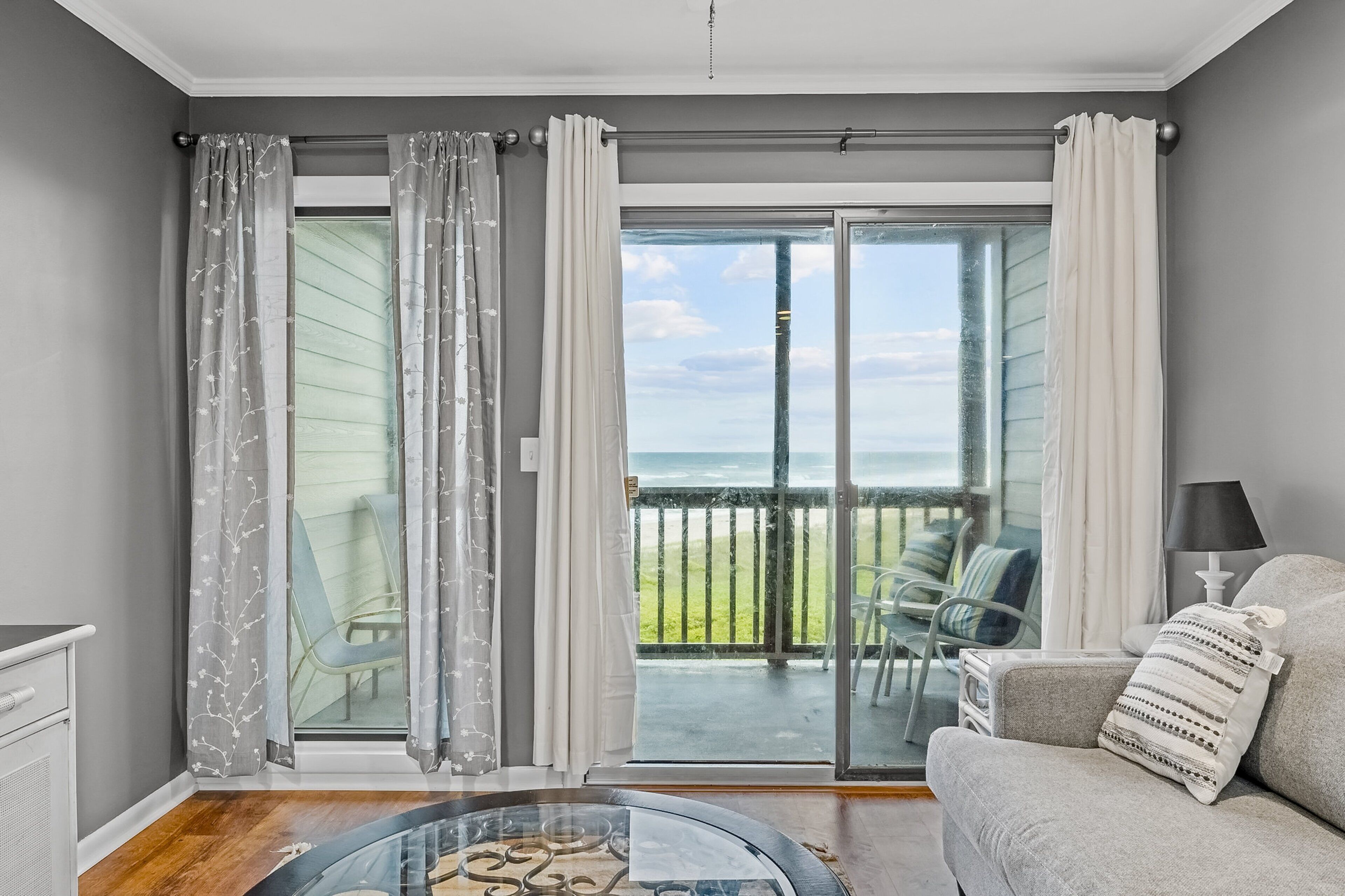 Een televisie en een dvd-speler