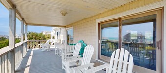 Charming coastal dog friendly apartment near the beach