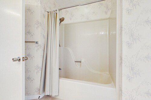 Beautiful ocean front home with direct beach access and outdoor shower