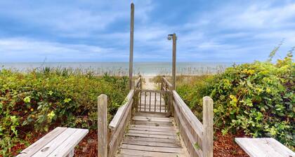 Beautiful ocean front home with direct beach access and outdoor shower
