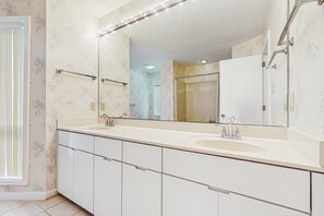 Shower, towels
