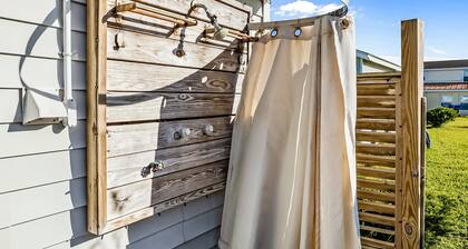 Mermaid Cove: Dog-friendly, minutes to beach