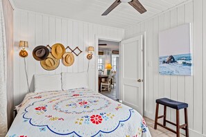 2 soverom, skrivebord, strykejern/-brett og wi-fi (inkludert)