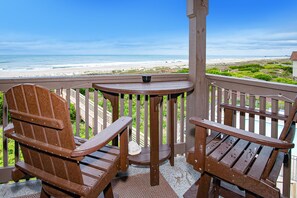 Property grounds - Beautifully Remodeled, Oceanfront, 3rd-Floor Condo with Balcony & Shared Pools (Atlantic Beach)