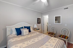 2 bedrooms, free WiFi, bed sheets - Beautifully Remodeled, Oceanfront, 3rd-Floor Condo with Balcony & Shared Pools (Atlantic Beach)