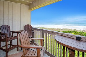 Property grounds - Beautifully Remodeled, Oceanfront, 3rd-Floor Condo with Balcony & Shared Pools (Atlantic Beach)