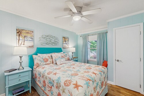 Perfect 2BR Getaway with partial A/C, Full Kitchen and Relaxing Patio