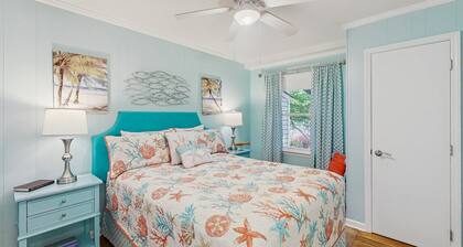 Perfect 2BR Getaway with partial A/C, Full Kitchen and Relaxing Patio