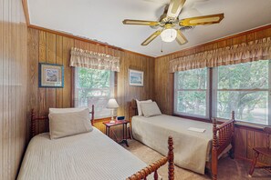 5 bedrooms, free WiFi, bed sheets