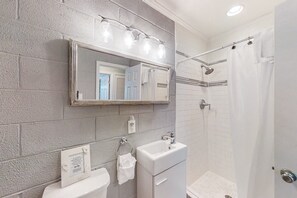 Douche, serviettes fournies