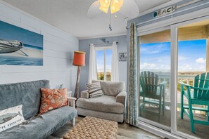 TV, bordtennis og bøker