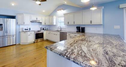 Dock of the Bay: Dog Friendly, Canal-Front w/Deepwater Boat Slip