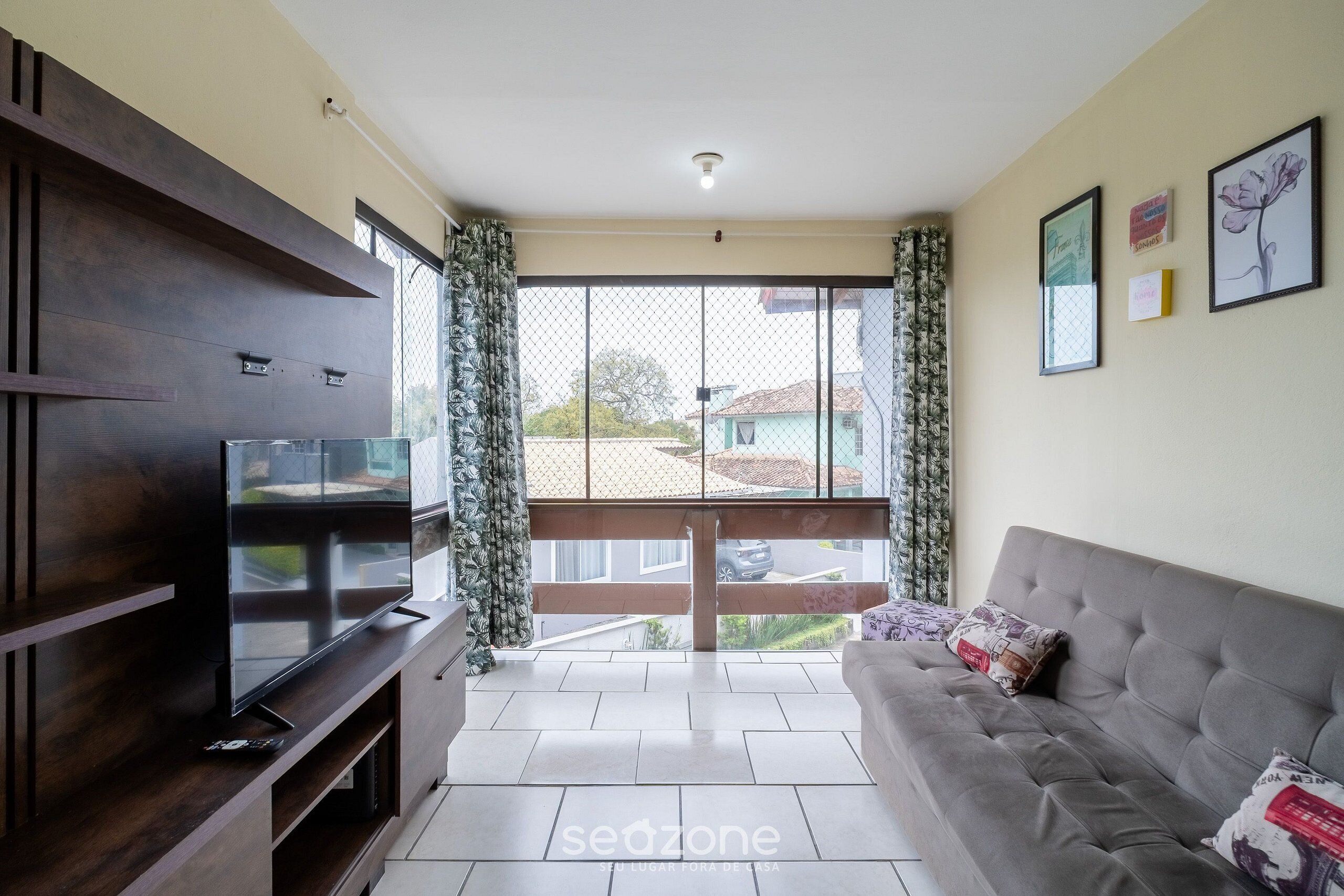 基础公寓 | 起居区 | 智能电视