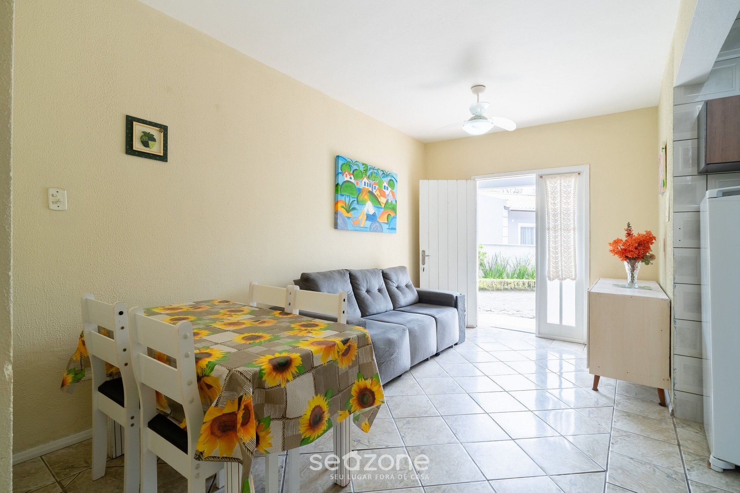 基础公寓 | 起居区 | 智能电视