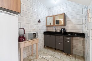 Basic Apartment | Private kitchen