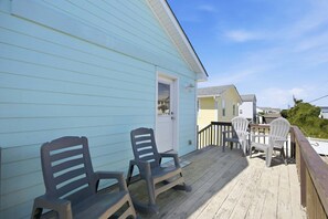 Property grounds - At the Beach: Third-row cottage with Views (Atlantic Beach)