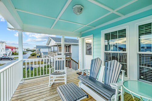 At the Beach: Third-row cottage with Views