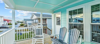 At the Beach: Third-row cottage with Views