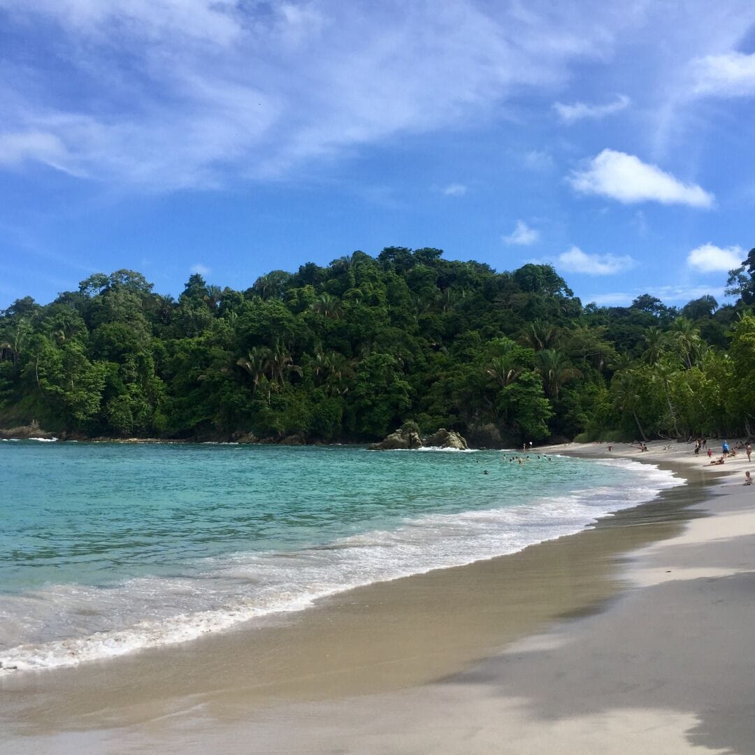 靠近海滩、沙滩椅  、沙滩毛巾