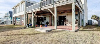 Almost Heaven: Dog-friendly corner townhome with deck & patio