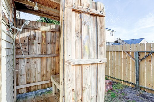 Dog-friendly corner townhome with deck & patio - walk to the beach & town