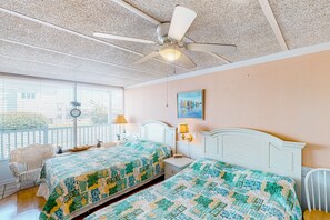 1 bedroom, free WiFi, bed sheets - Shorely Suite #204: Waterfront suite, pool, beach access (Atlantic Beach)