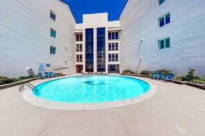 Pool - Beautiful 3rd-Floor Oceanfront Condow/Private Balcony & Shared Outdoor Pool (Pine Knoll Shores)