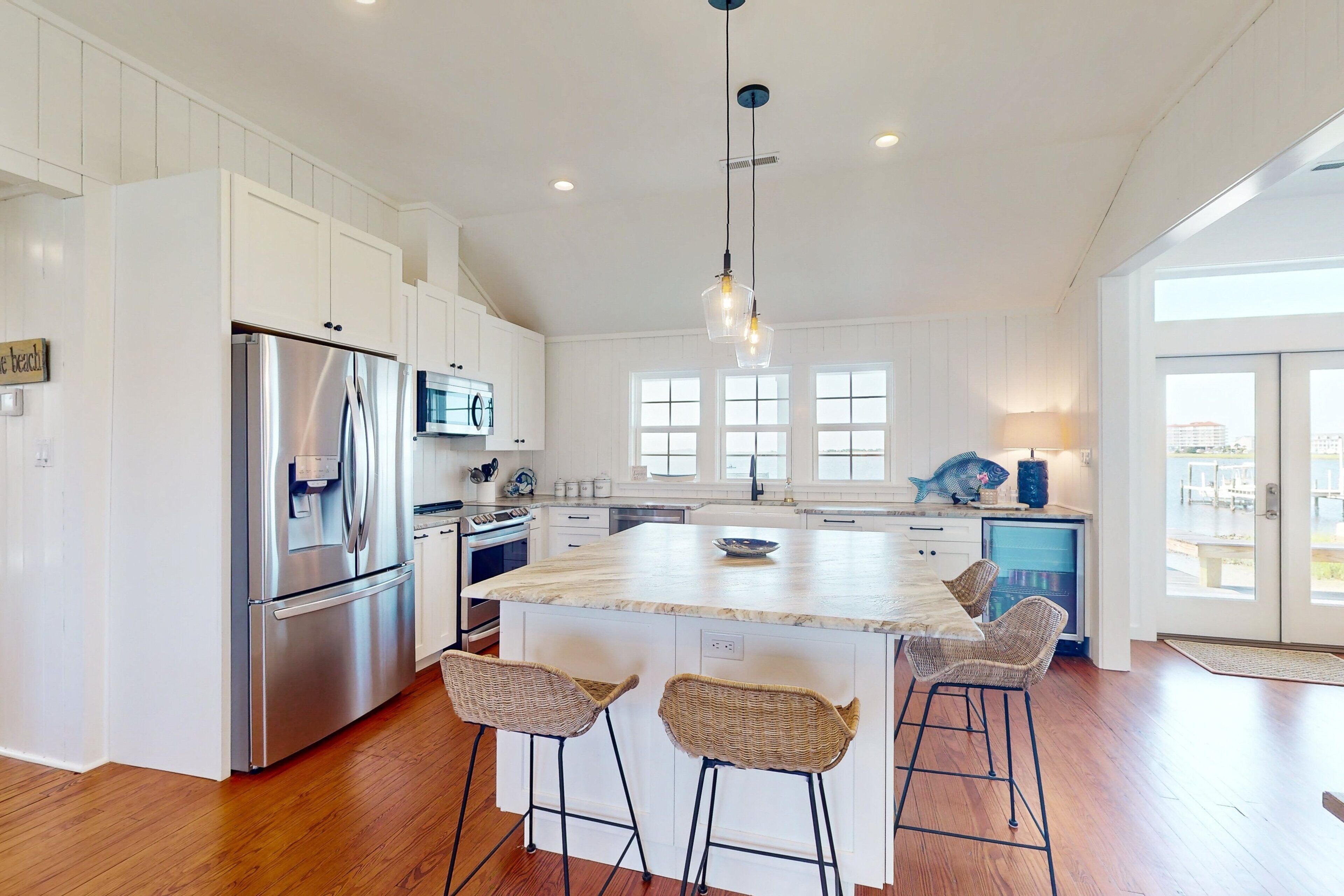 Frigorífic, microones, forn i placa de cuina 