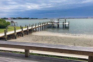 Beach - Stunning beachfront home with private dock, central AC & spacious deck (Beaufort)
