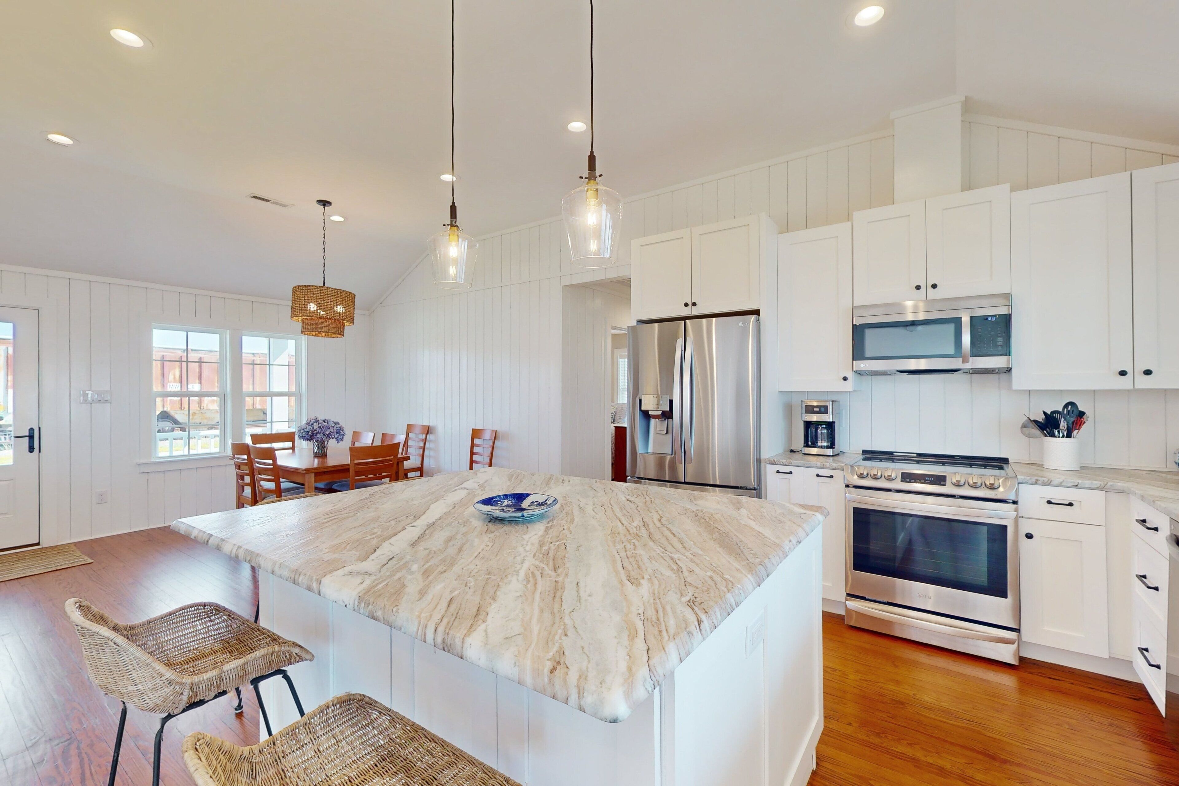 雪櫃、微波爐、焗爐、爐具