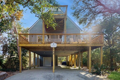 Dog-friendly coastal home close to beach and local attractions