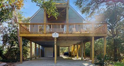 Dog-friendly coastal home close to beach and local attractions
