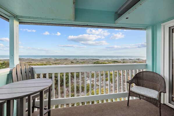 Property grounds - Oceanfront corner condo with balcony, washer/dryer, AC, & pool access (Atlantic Beach)