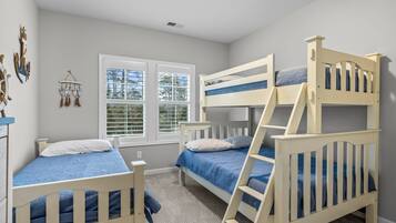 3 bedrooms, travel crib, free WiFi, bed sheets