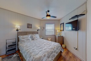 4 bedrooms, free WiFi, bed sheets - Oceanfront, Dog-Friendly, 4-Bedroom w/ Private Hot Tub, Ocean View, AC, WiFi (Avon)
